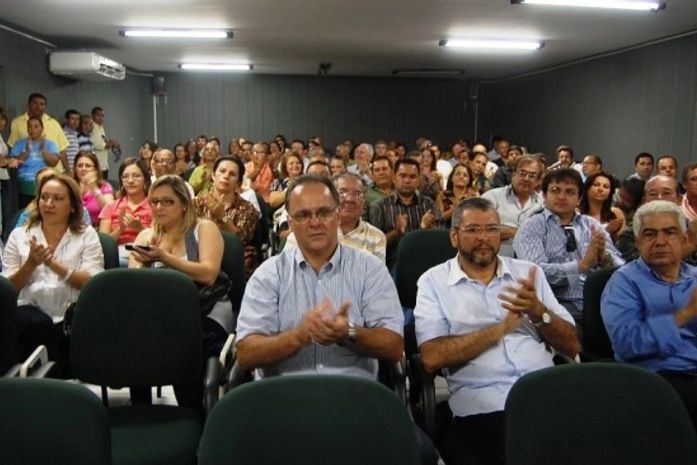 Auditorio cheio em Arapiraca para receber Renan e Benedito de Lira