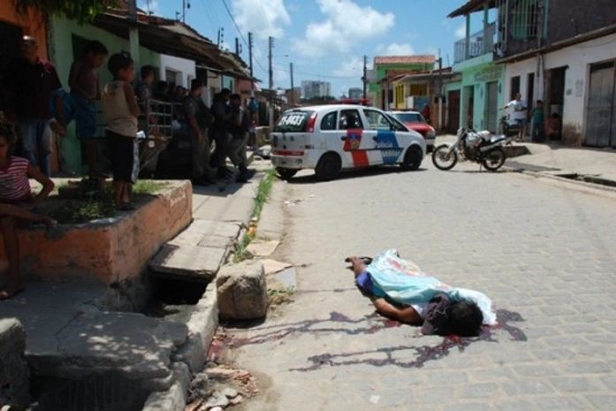 Capitão da PM fica ferido em troca de tiros com bandidos