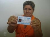 Eliana mostra carteira de deficiente