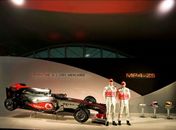 Mclaren lança seu novo carro, com um novo design, e a parceria de pilotos campeões 