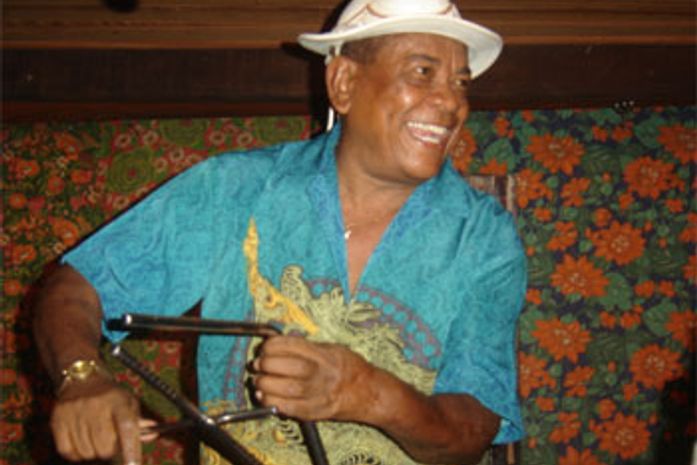 "Mestre Zinho no Sala de Reboco em Recife-PE, fazendo o povo balançar."