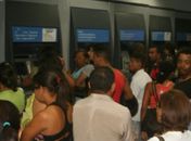 Clientes reclamam dos pagamentos realizados pela Caixa Econômica