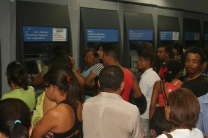 Clientes reclamam dos pagamentos realizados pela Caixa Econômica