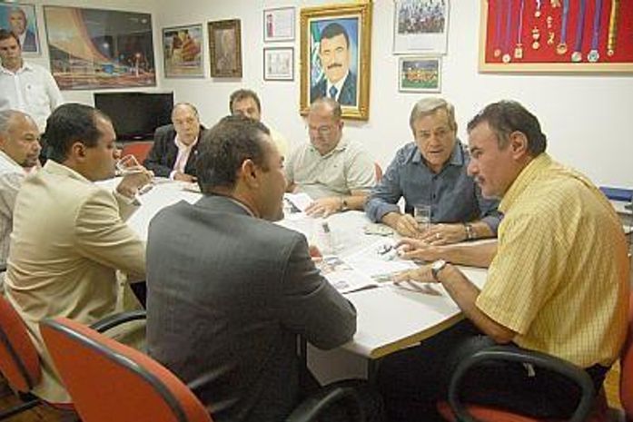 Ronaldo Lessa tenta colar sua imagem com a do prefeito de Maceió