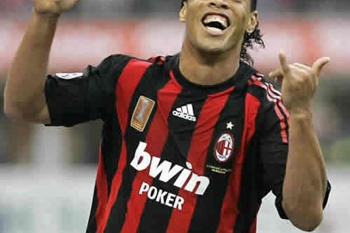 Ronaldinho teria promovido festa antes de clássico, diz jornal