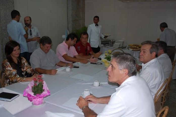 Bastidores da eleição: Políticos e assessores trabalham vazando falsas informações para a imprensa
