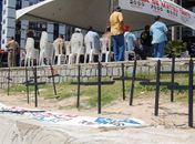 PC\'s fazem protesto com cruzes em frente residência de governador na Jatiúca