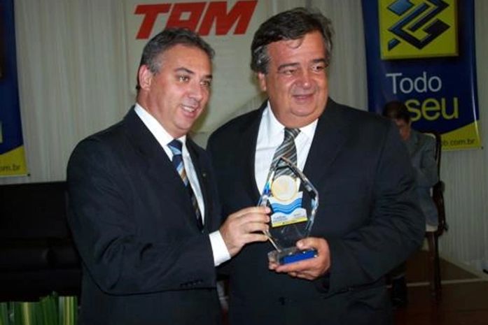 Galba Acioly quando recebia o troféu Lagoa Mar