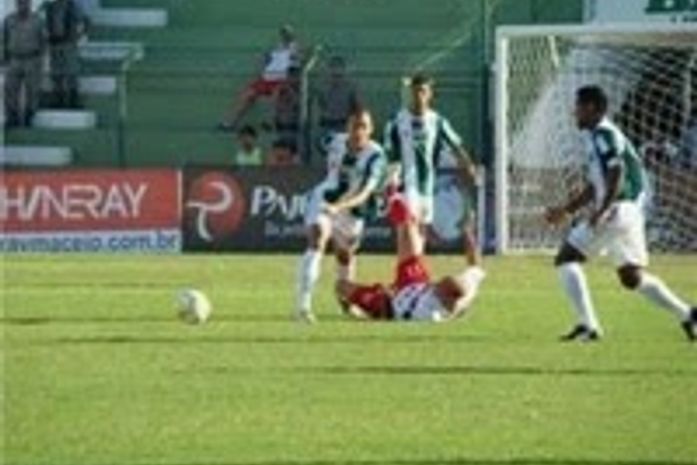 Coruripe tropeça em casa e cede o empate no final do 2º tempo