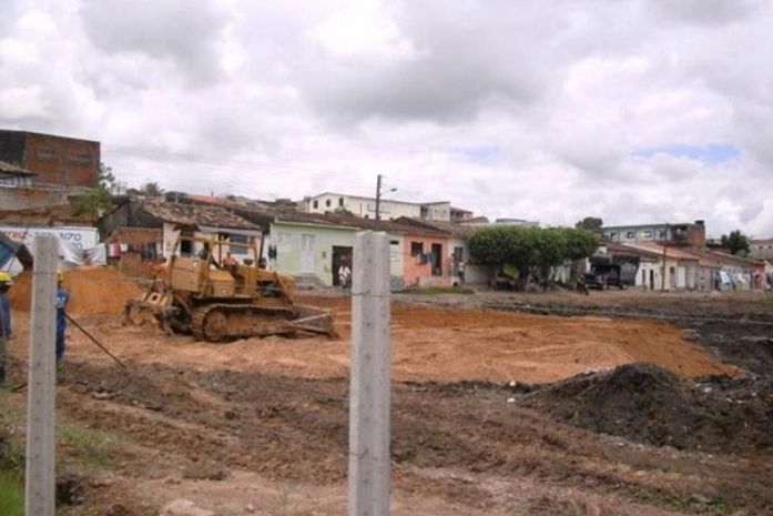 Moradores protestam contra valores da indenização de casas pela prefeitura de Arapiraca