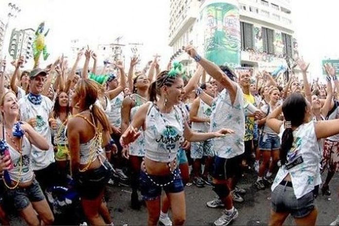 Margareth Menezes acusa Carnaval de favorecer os ricos e decreta fim da corda em seu bloco