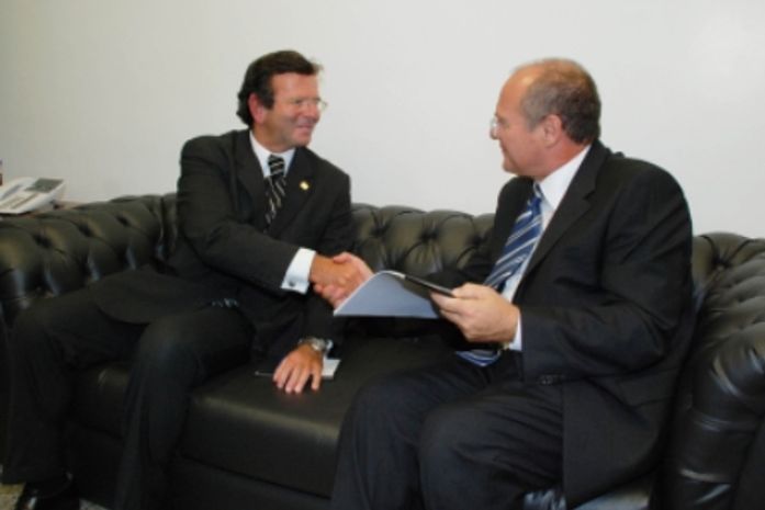 Renan entrega ao ministro Luiz Fux proposta do novo Código Processo Civil