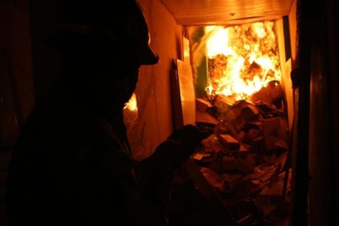 Incêndio destrói lojas na zona oeste do Rio