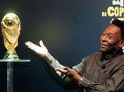 Pelé apresenta a Taça Fifa 