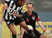 Robinho faz de letra e garante vitória do Santos no clássico