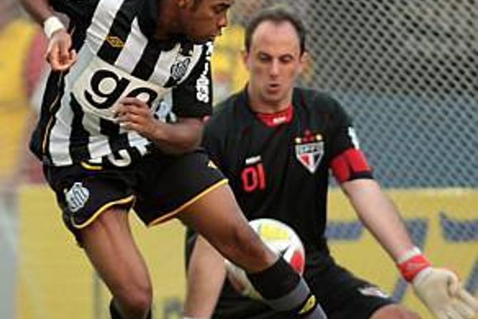 Robinho faz de letra e garante vitória do Santos no clássico