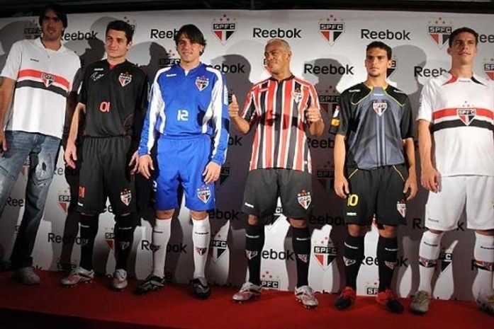 Em busca de patrocinador, São Paulo apresenta novo uniforme