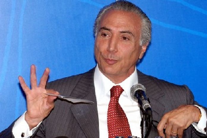 Michel Temer pauta PEC 300 para março e irrita militares