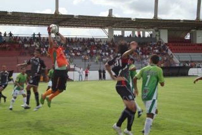 Jogando com um a menos, Corithians-AL vence o Murici no Nelsão