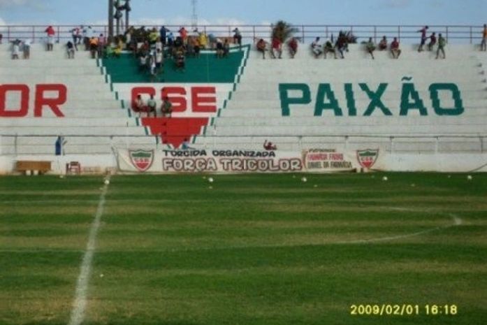 Quebra-quebra é promovido por torcida organizada do ASA