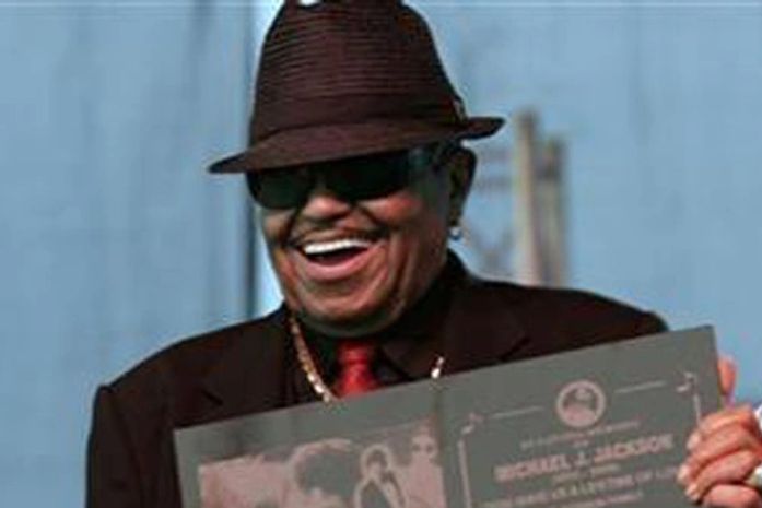 Pedido de mesada do pai de Michael Jackson deve ser julgado hoje
