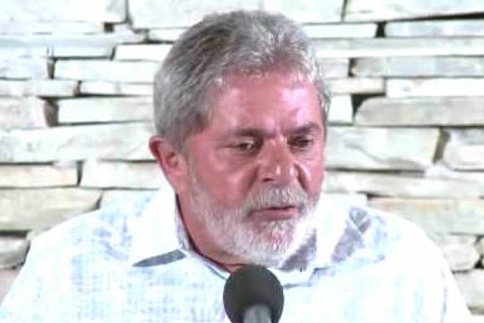 Lula pede \'responsabilidade\' nas estradas neste carnaval