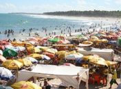 Praia do Francês lotada de turistas