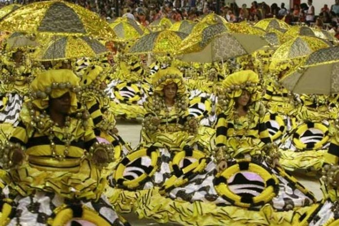 Escola da Zona Sul do Rio também lembrou antigos carnavais