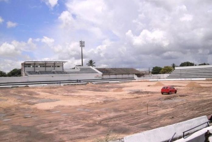 Luciano Barbosa monta mutirão de secretários para acelerar as obras do municipal