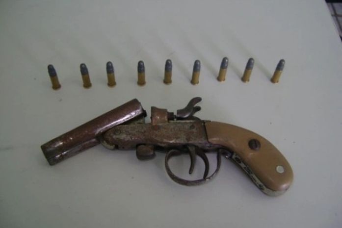 Polícia prende homem por porte ilegal de arma em Penedo