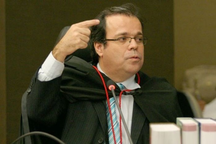 Tutmés Ayran voltou contra retorno dos coronéis