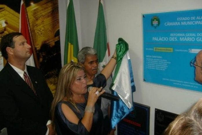 Emocionada, Silvânia Barbosa disse que reforma é uma vitória dos vereadores