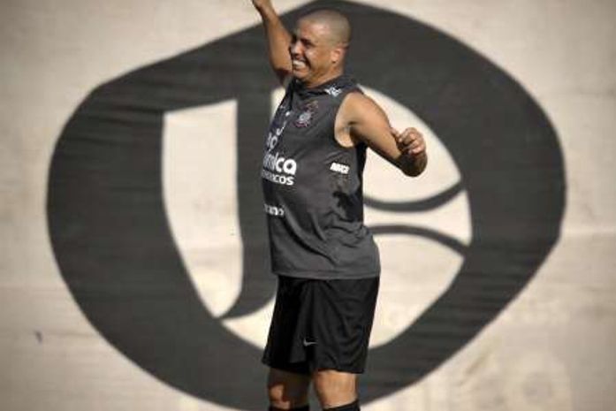 Ronaldo está gordo, mas continua muito perigoso, dizem jogadores do Racing do Uruguai