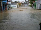 Ruas ficaram completamente alagadas