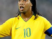 Irmão revela que  esperança brasileira  motiva Ronaldinho a sonhar com seleção