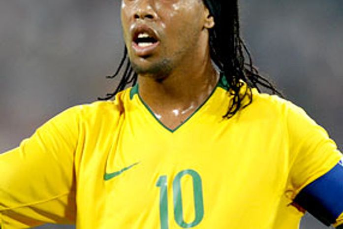 Irmão revela que esperança brasileira motiva Ronaldinho a sonhar com seleção