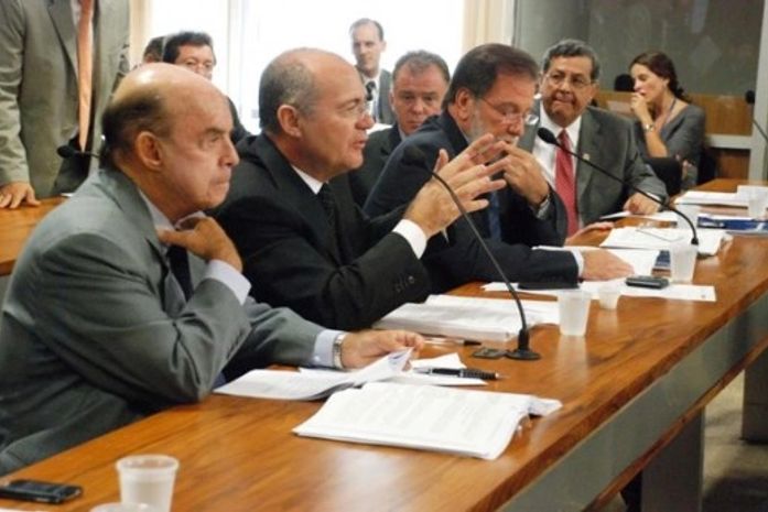 Renan na reunião do CAE