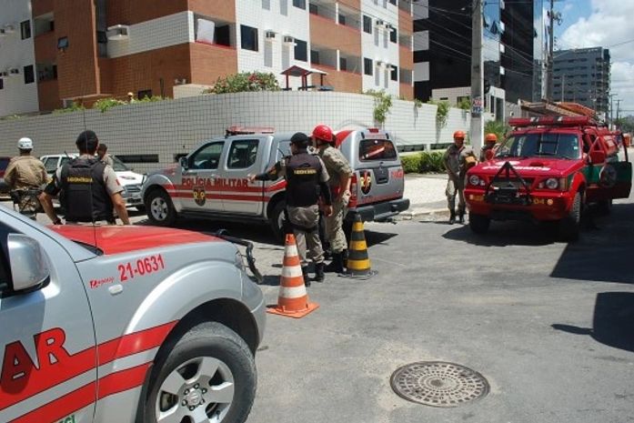 Vídeo: Polícia é acionada para conter homem que ameaçava populares com arma na Ponta Verde