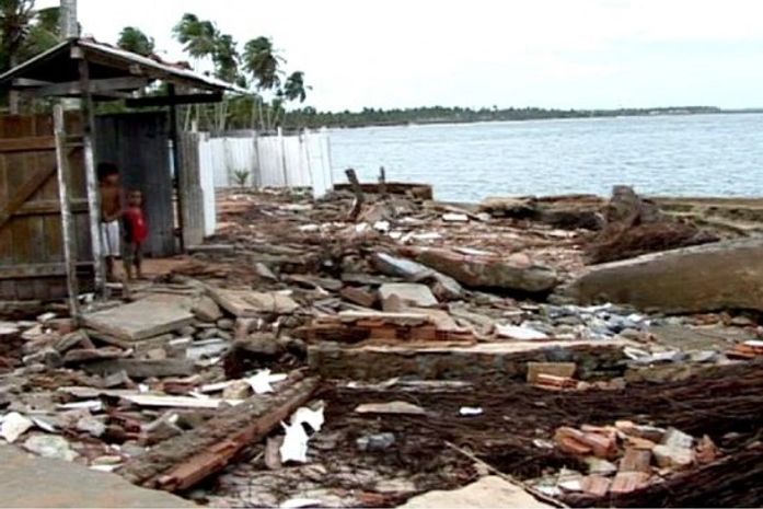 Casas foram atingidas pela Maré alta