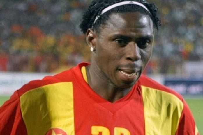 Jogador desmaia em campo e morre antes de chegar ao hospital