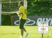 Após 11 dias, Adriano volta ao Fla e faz trabalho físico separadamente