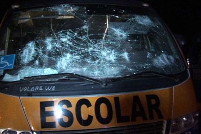 Ônibus depredado pelos vândalos