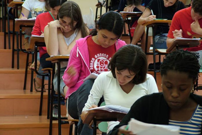 Pré-Uneal oferta 200 vagas para alunos da rede pública
