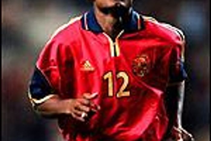 Catanha com a camisa da seleição espanhola(fúria)