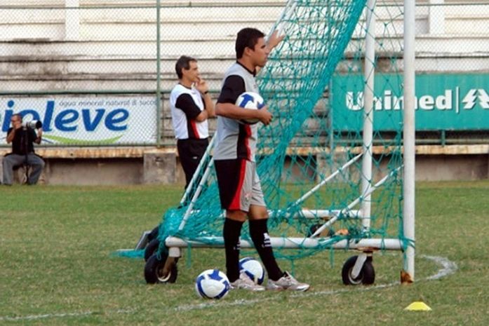 Vanderson é dúvida no meio de campo do Leão