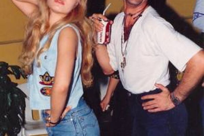 Huck posta no Twitter foto antiga de Angélica com Dicesar