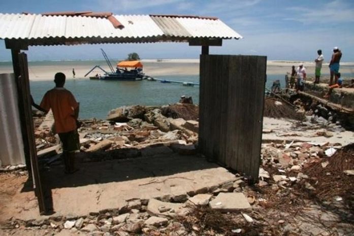 Mar avançou e destruiu casas na Barra Nova