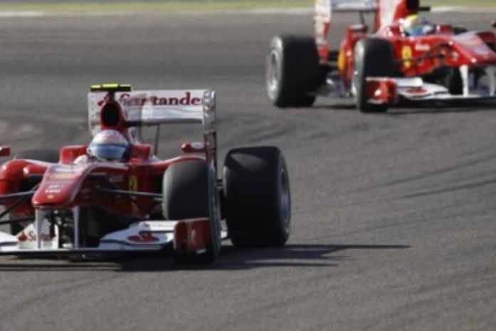 Video com melhores momentos: Alonso comanda dobradinha da Ferrari e estreia com 1ª vitória em 17 meses