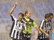 Video: Após falta de luz, Botafogo vence Olaria e alcança a liderança