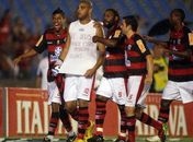 Video: Antes de enfrentar o ASA, Vasco perde dois penaltis e acaba derrotado pelo Flamengo